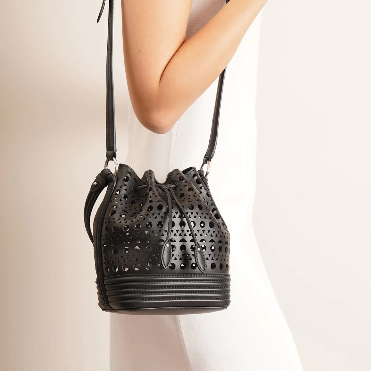 Le Seau Small black vienne bucket bag